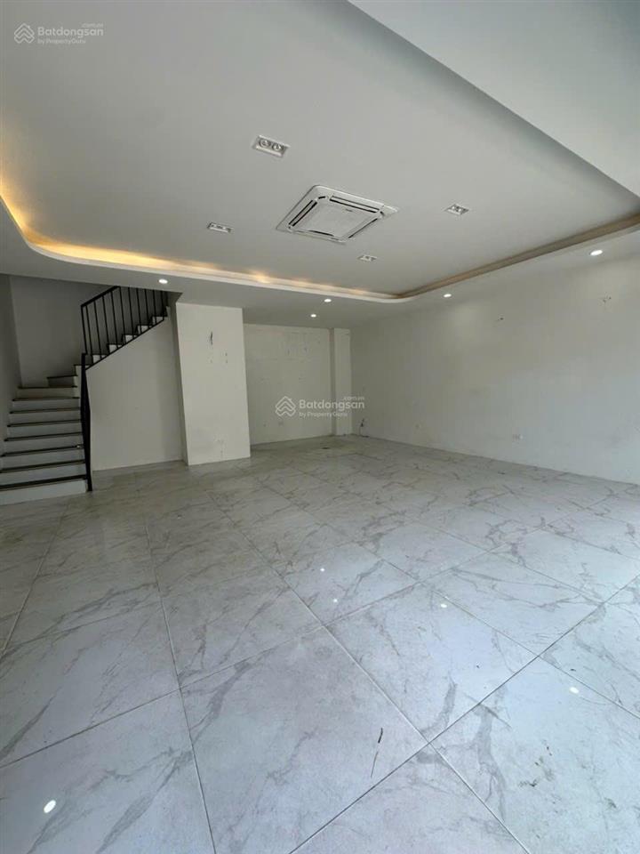 Cho thuê liền kề 90m2, mặt tiền 7,5m. đường lớn 30m. hoàn thiện đẹp. giá 20tr/th