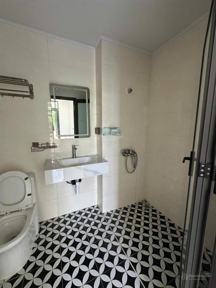 Cho thuê liền kề 90m2, mặt tiền 7,5m. đường lớn 30m. hoàn thiện đẹp. giá 20tr/th