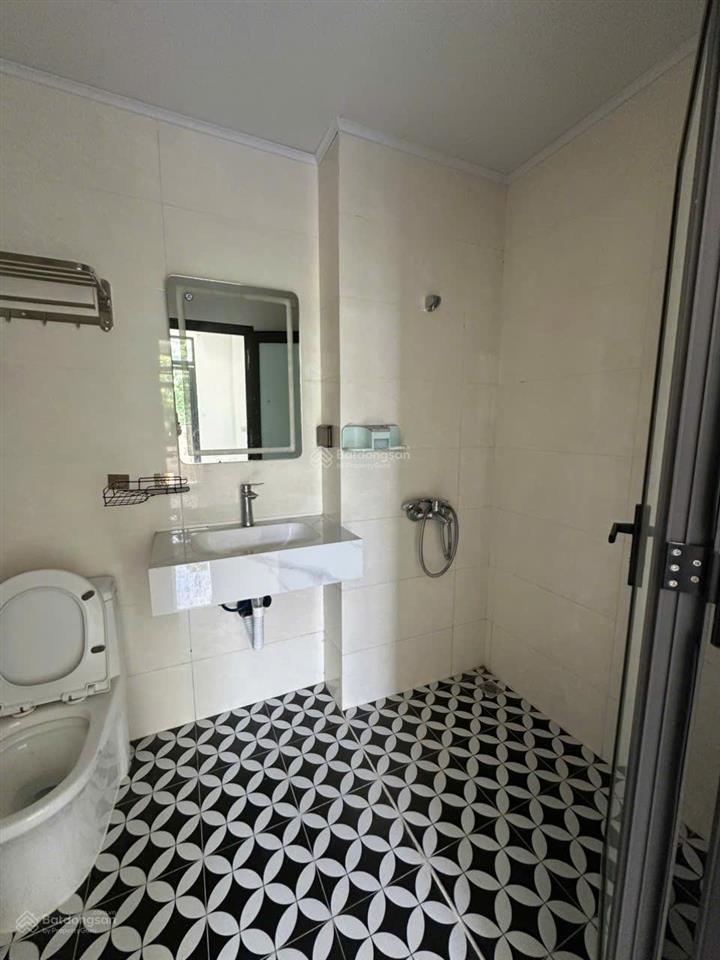 Cho thuê liền kề 90m2, mặt tiền 7,5m. đường lớn 30m. hoàn thiện đẹp. giá 20tr/th