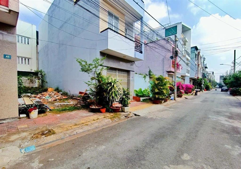 Giá 3 tỷ 650  công chứng ngay lô đất cực đẹp ngay quốc lộ 13, liền kề khu đô thị vạn phúc. shr