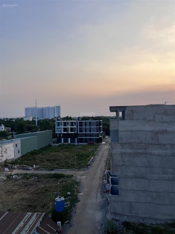 Giá 3 tỷ 1, đất mt ngô chí quốc  thủ đức cũ. sau lưng chợ đầu mối, sổ sẵn, xây tự do, tặng gpxd