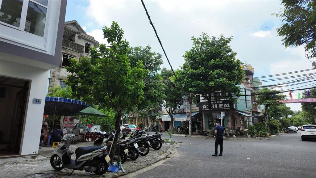 Hạ giá  bán nhanh nhà 4 tầng mặt tiền cao xuân dục. ngay sát đường 3 tháng 2 và công viên cây xanh