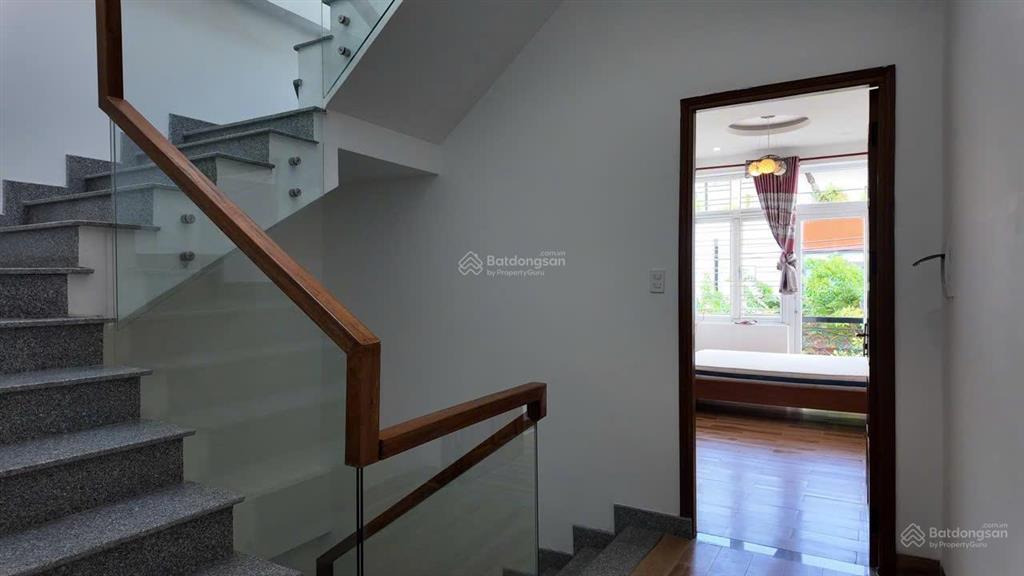 Hạ giá  bán nhanh nhà 4 tầng mặt tiền cao xuân dục. ngay sát đường 3 tháng 2 và công viên cây xanh