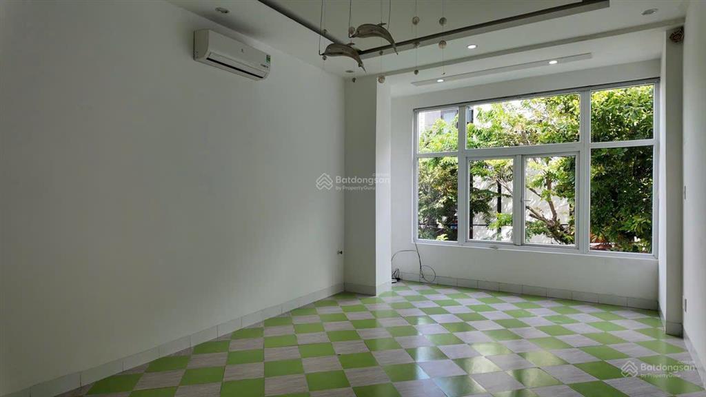 Hạ giá  bán nhanh nhà 4 tầng mặt tiền cao xuân dục. ngay sát đường 3 tháng 2 và công viên cây xanh