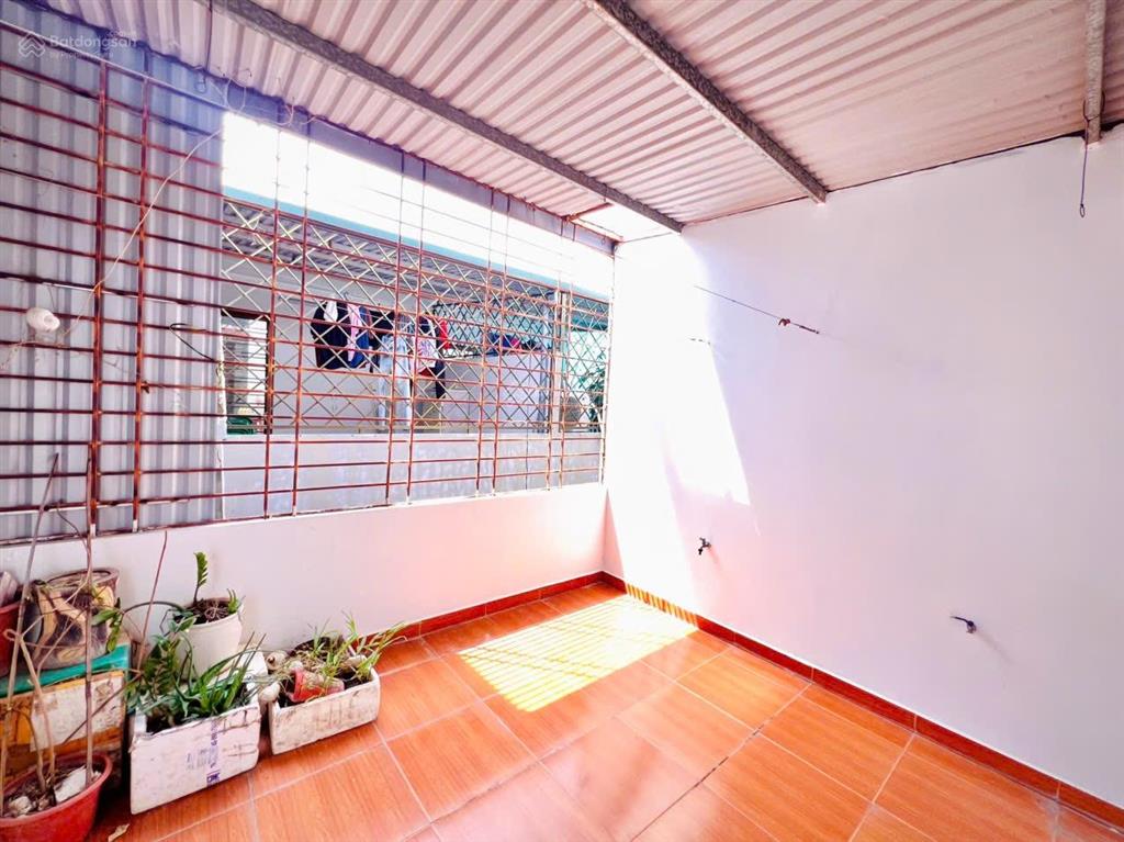 Nhà 4 tầng mặt ngõ đường phương lưu  ngõ thông ô tô qua lại 24/7