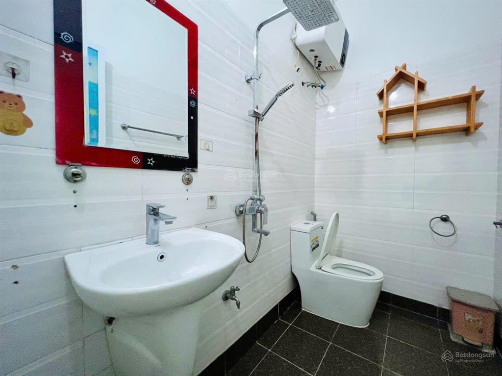 Nhà 4 tầng mặt ngõ đường phương lưu  ngõ thông ô tô qua lại 24/7