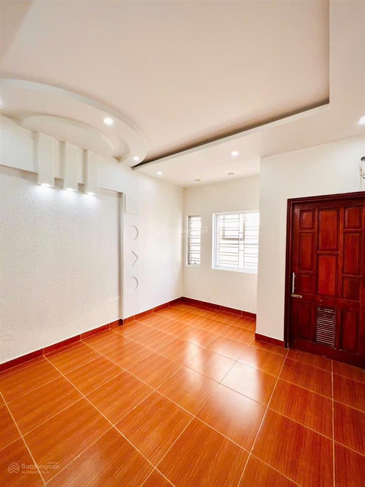 Nhà 4 tầng mặt ngõ đường phương lưu  ngõ thông ô tô qua lại 24/7
