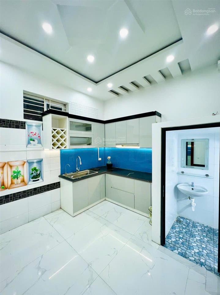 Nhà 4 tầng mặt ngõ đường phương lưu  ngõ thông ô tô qua lại 24/7