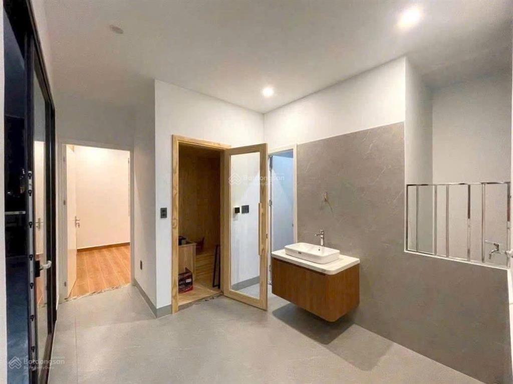 Căn góc 5 tầng mặt đường hoàng quý  tô hiệu