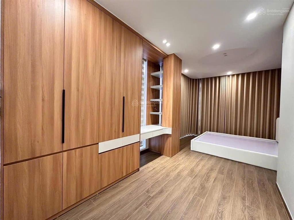 Căn góc 5 tầng mặt đường hoàng quý  tô hiệu