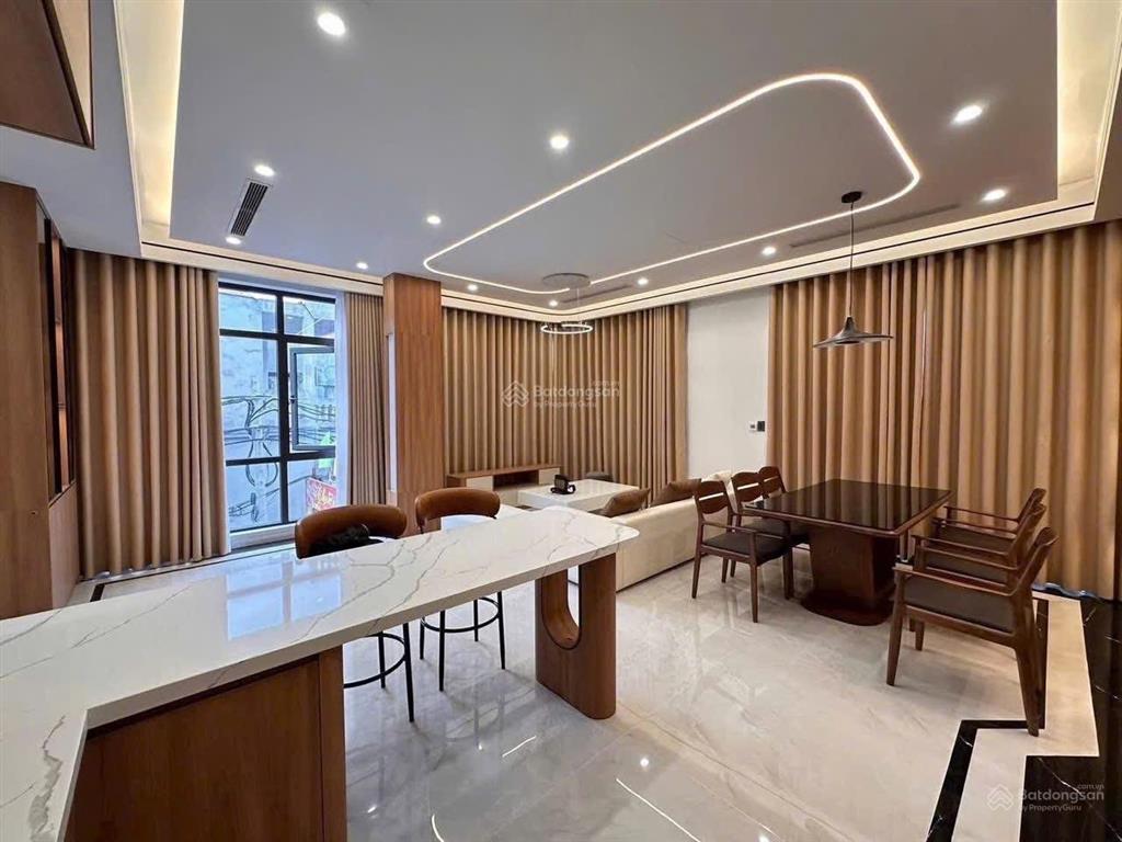 Căn góc 5 tầng mặt đường hoàng quý  tô hiệu