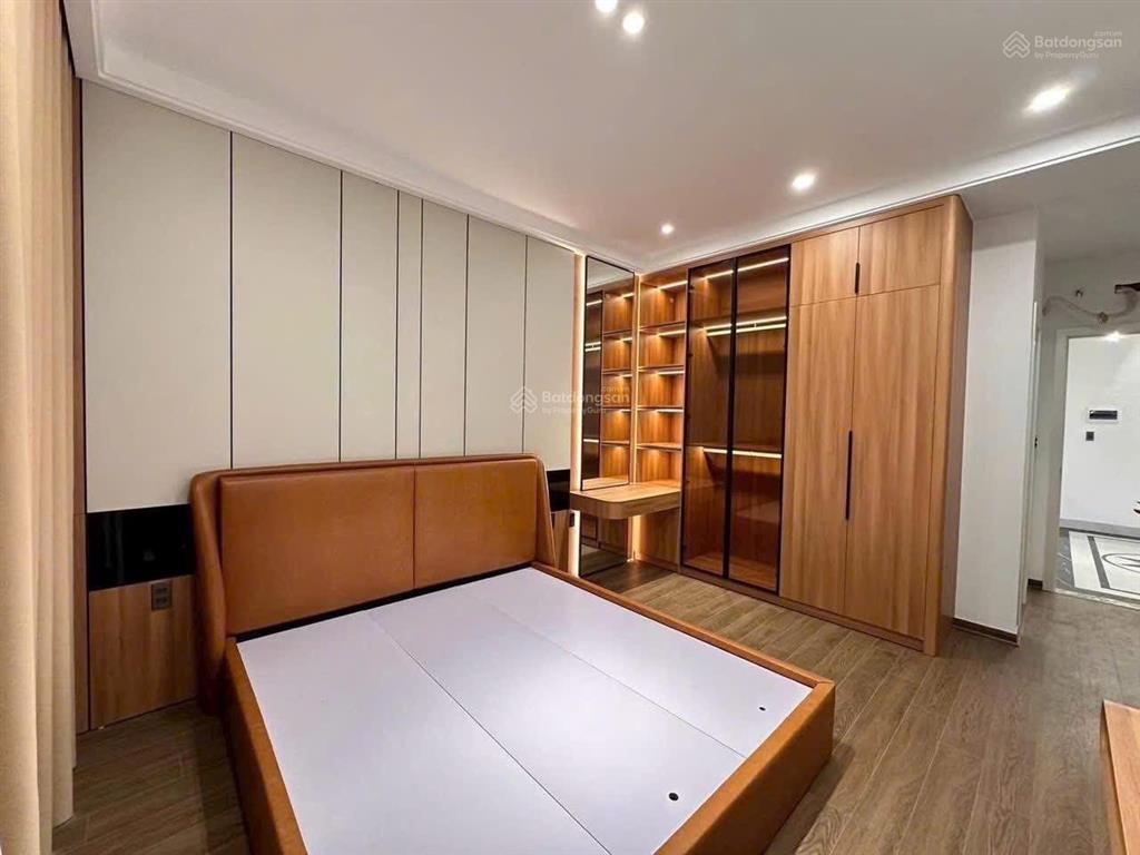 Căn góc 5 tầng mặt đường hoàng quý  tô hiệu