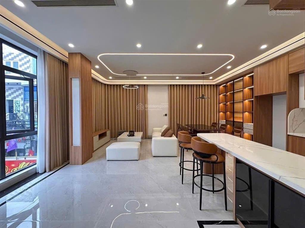 Căn góc 5 tầng mặt đường hoàng quý  tô hiệu