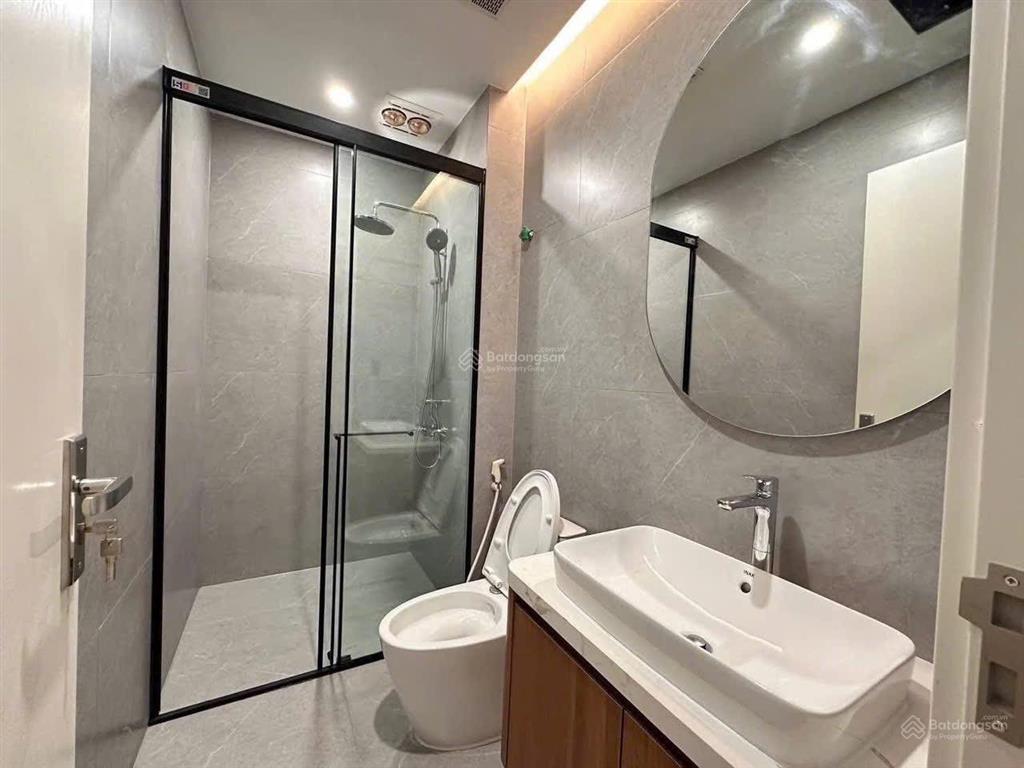 Căn góc 5 tầng mặt đường hoàng quý  tô hiệu