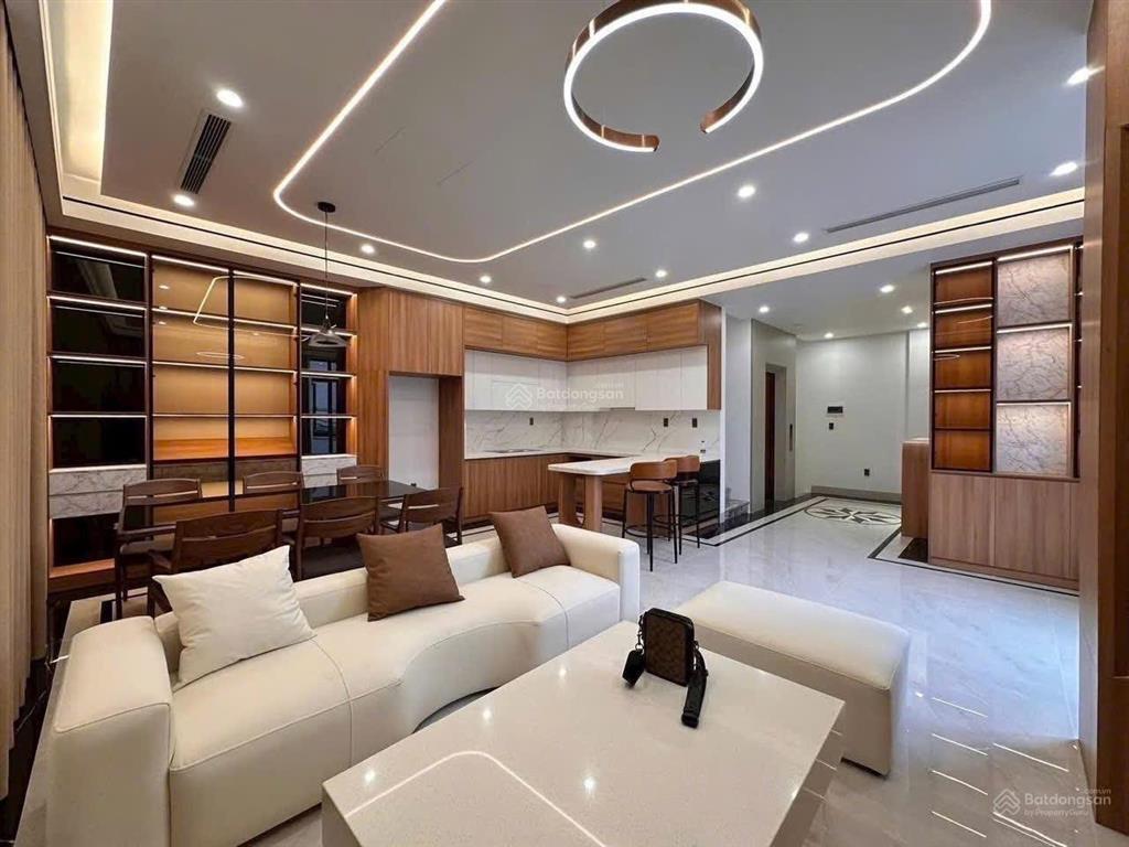 Căn góc 5 tầng mặt đường hoàng quý  tô hiệu