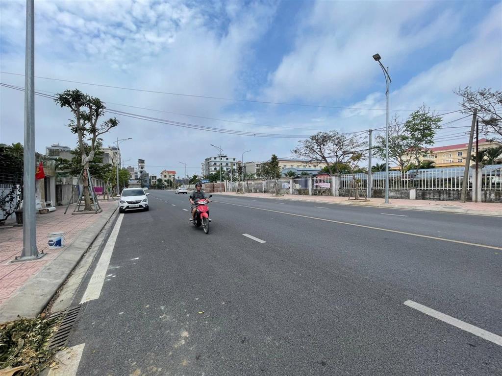 Bán lô đất đẹp mặt đường 20m đối diện trung tâm y tế hải an, phường hải an