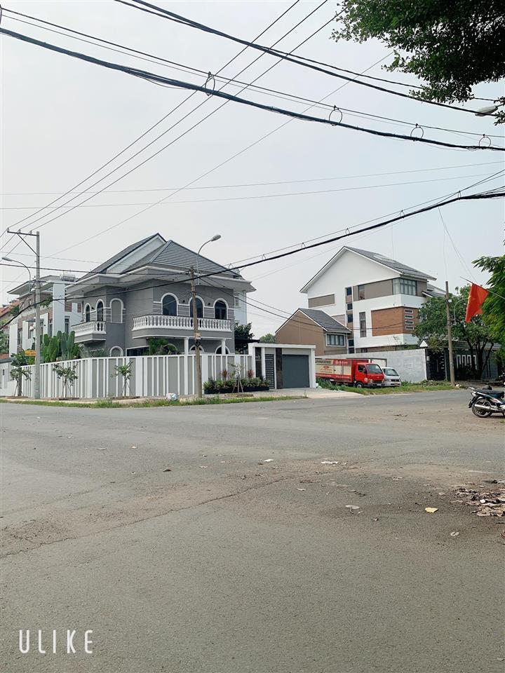 Bán biệt thự cao cấp giá tốt (359m2) ven sông  nội thất nhập khẩu  giá rẻ tìm chủ nhân mới
