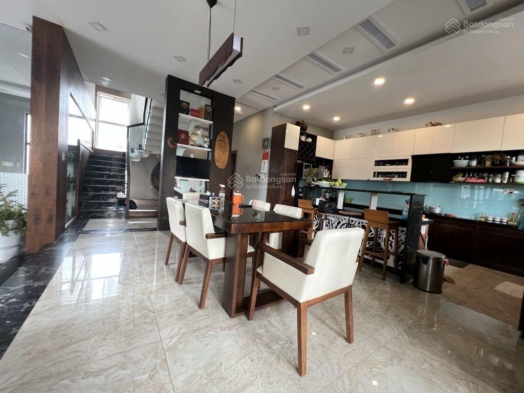 Bán biệt thự cao cấp giá tốt (359m2) ven sông  nội thất nhập khẩu  giá rẻ tìm chủ nhân mới