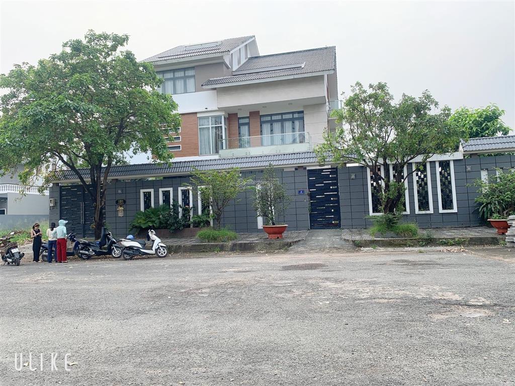 Bán biệt thự cao cấp giá tốt (359m2) ven sông  nội thất nhập khẩu  giá rẻ tìm chủ nhân mới