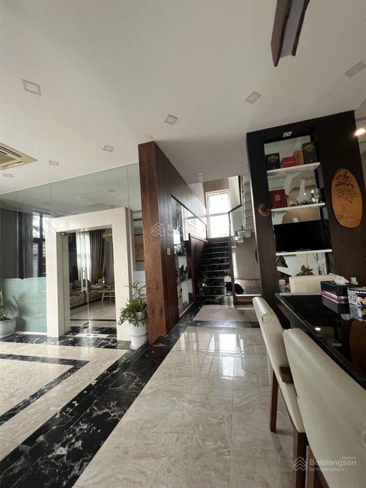 Bán biệt thự cao cấp giá tốt (359m2) ven sông  nội thất nhập khẩu  giá rẻ tìm chủ nhân mới