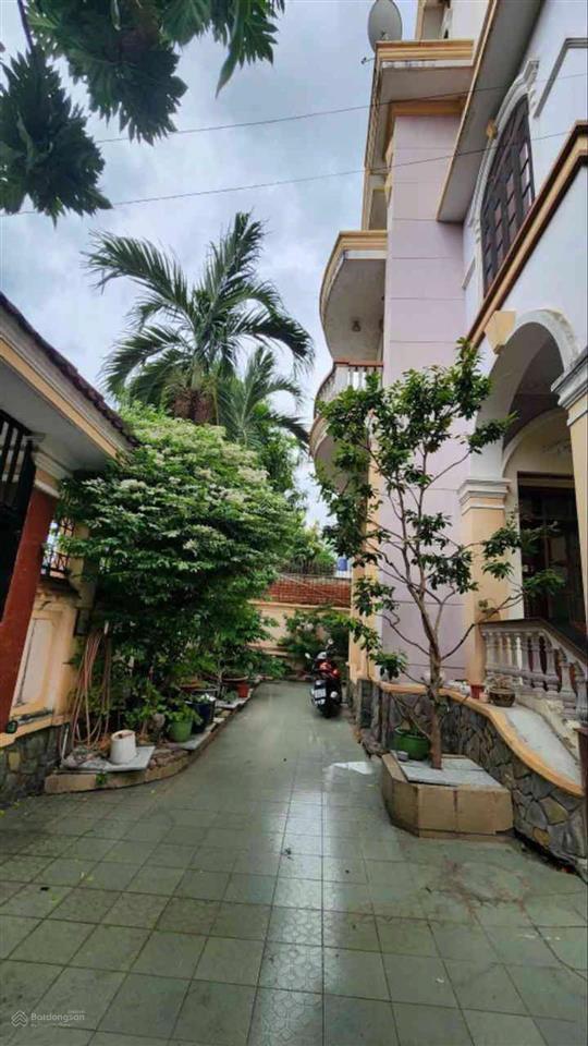 Biệt thự giá tốt khu  300m2 (15m x 20m) mặt tiền 14m thông xe tải tránh  ở, kd, vp, cty.