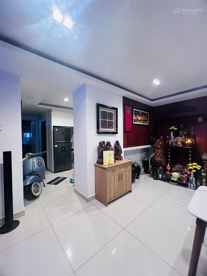 Bán căn hộ 2pn  74m2 sky center phổ quang, tân bình. giá 5,990 tỷ bao hết thuế phí, full nội thất