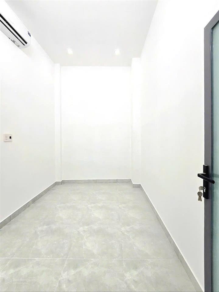 Bán nhà sh riêng,hỗ trợ bank,hẻm huỳnh tấn phát,nhà bè,dt 6x9,xd 1 trệt 1 lầu,3pn 2 wc,giá 4 ty 379