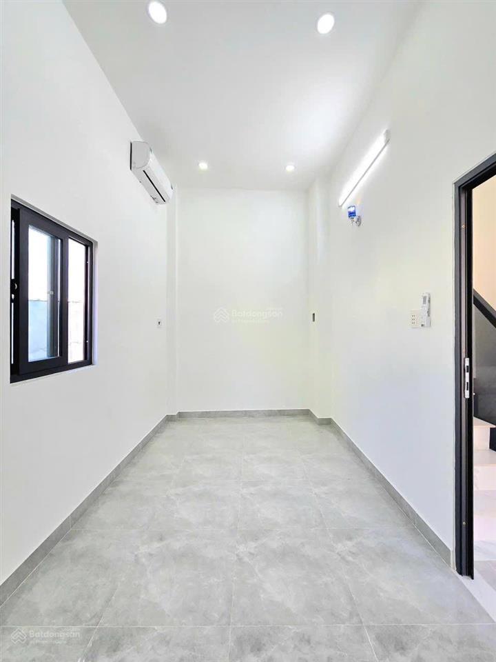 Bán nhà sh riêng,hỗ trợ bank,hẻm huỳnh tấn phát,nhà bè,dt 6x9,xd 1 trệt 1 lầu,3pn 2 wc,giá 4 ty 379