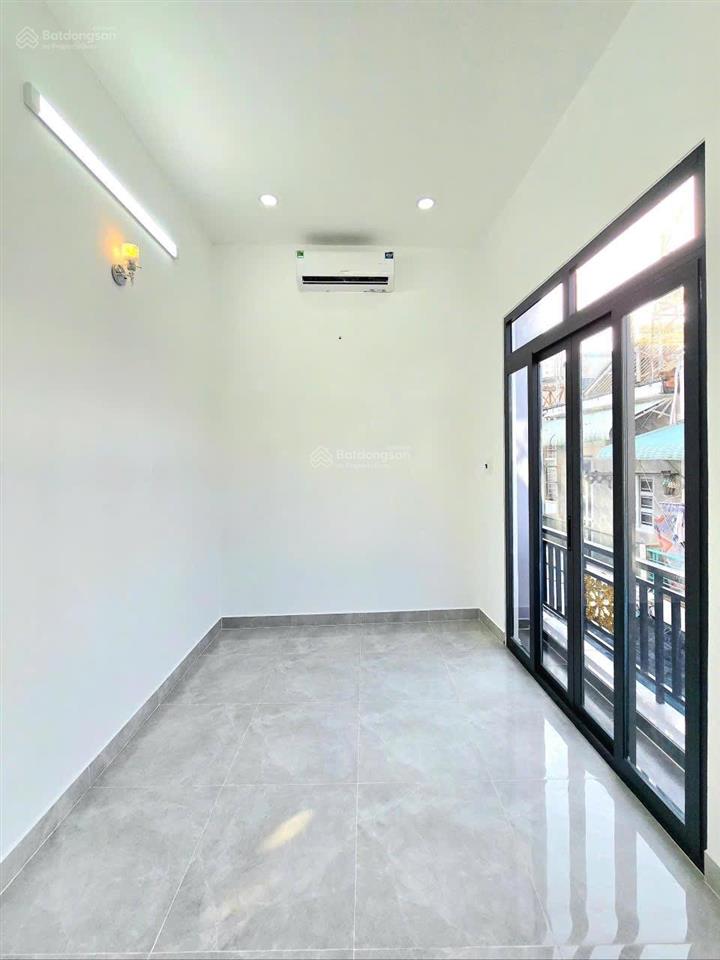 Bán nhà sh riêng,hỗ trợ bank,hẻm huỳnh tấn phát,nhà bè,dt 6x9,xd 1 trệt 1 lầu,3pn 2 wc,giá 4 ty 379