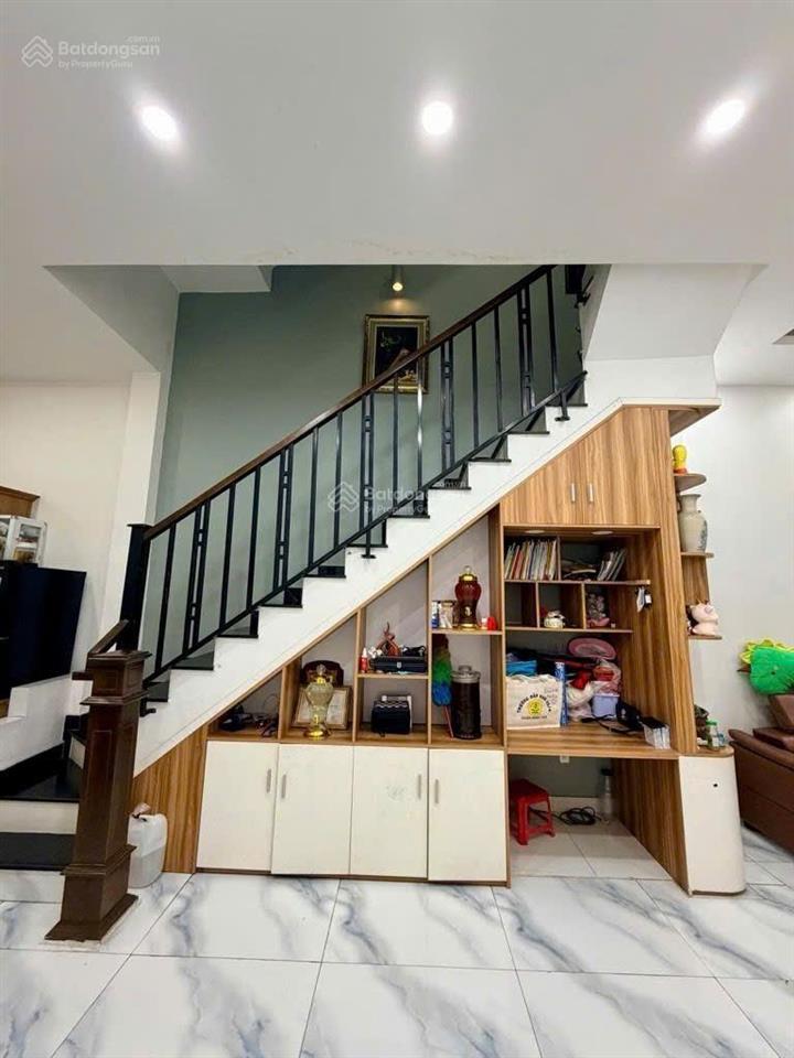 Nhà bán bình thành. bhhb tiện ích, gần chợ trường mẫu giáo, gần ủy ban, siêu thị, xung quanh khong