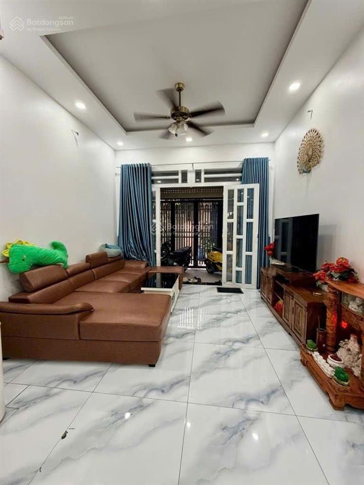 Nhà bán bình thành. bhhb tiện ích, gần chợ trường mẫu giáo, gần ủy ban, siêu thị, xung quanh khong