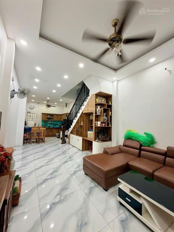 Nhà bán bình thành. bhhb tiện ích, gần chợ trường mẫu giáo, gần ủy ban, siêu thị, xung quanh khong