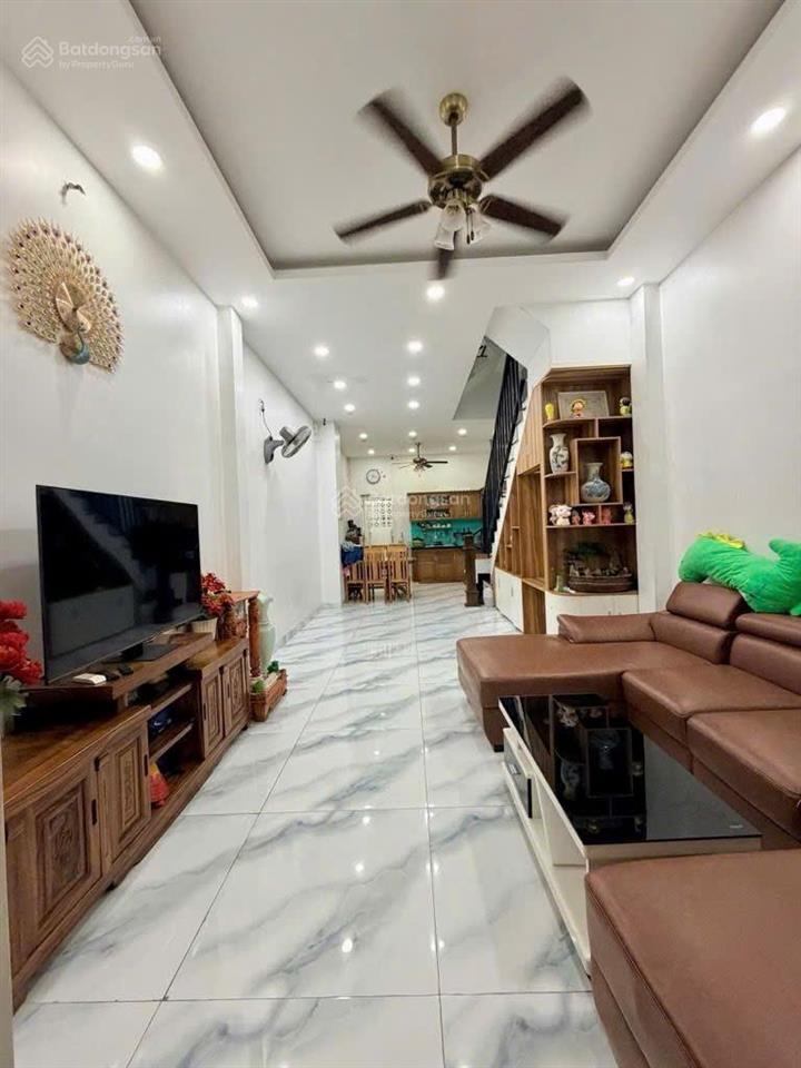 Nhà bán bình thành. bhhb tiện ích, gần chợ trường mẫu giáo, gần ủy ban, siêu thị, xung quanh khong