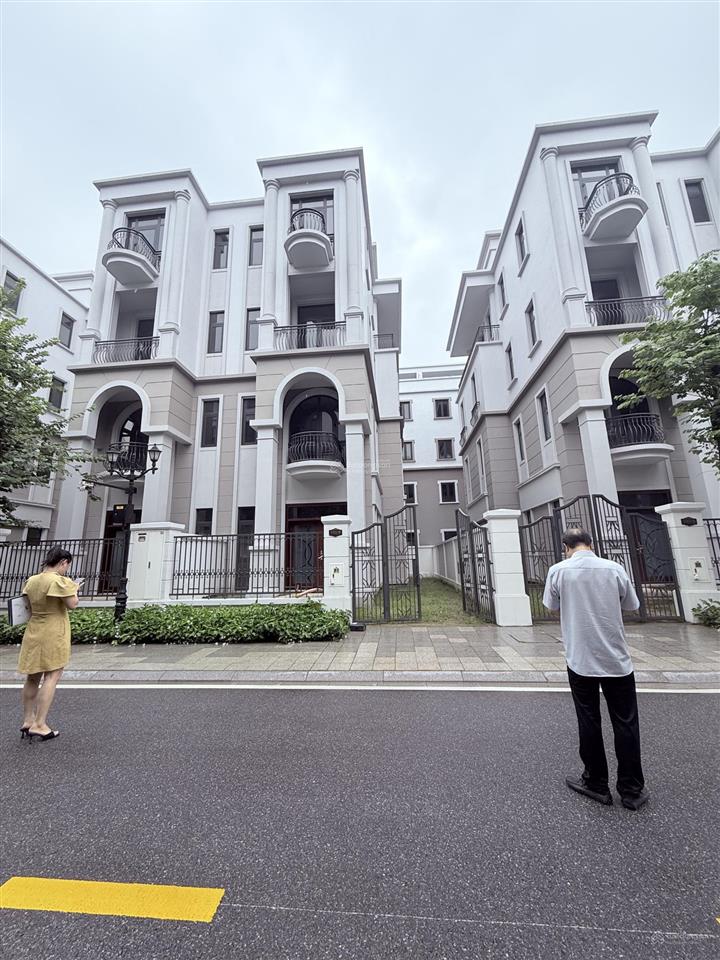 Bán song lập vịnh xanh, khu compound, gần cv giá 13,8 tỷ.  0966 885 ***
