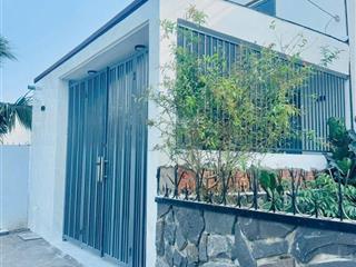 Bán gấp nhà 1 trệt 1 lửng gần bến xe quận 8  sổ hồng riêng