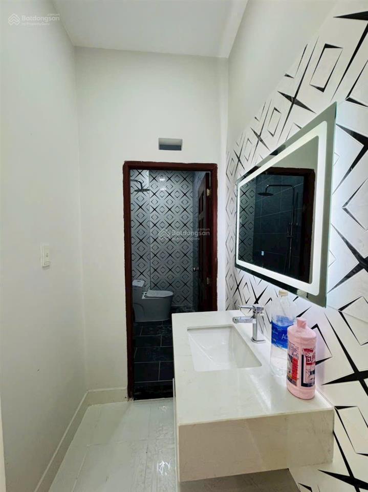 Thanh lý nhà 1 trệt 1 lầu gần bến xe quận 8  sổ hồng riêng