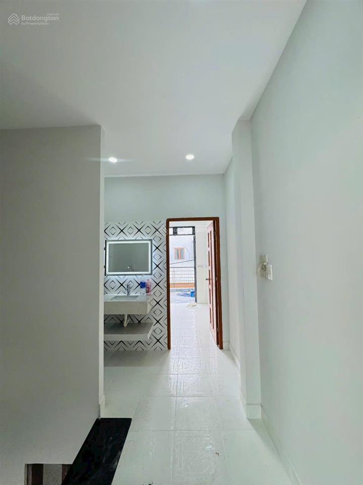 Thanh lý nhà 1 trệt 1 lầu gần bến xe quận 8  sổ hồng riêng