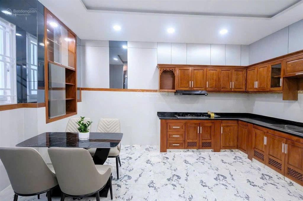 Vợ chồng em cần bán gấp căn nhà đẹp góc 2 mặt tiền hẻm xe hơi thông  kdc gia hoà