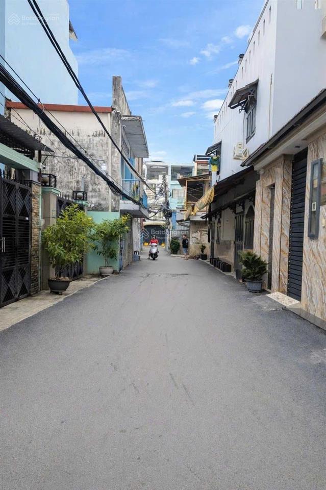 Vợ chồng em cần bán gấp căn nhà đẹp góc 2 mặt tiền hẻm xe hơi thông  kdc gia hoà