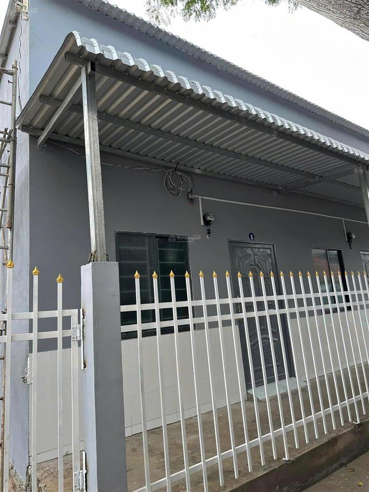 Cần bán gấp dãy trọ 8 phòng như hình nằm gần chợ bình chánh  shr