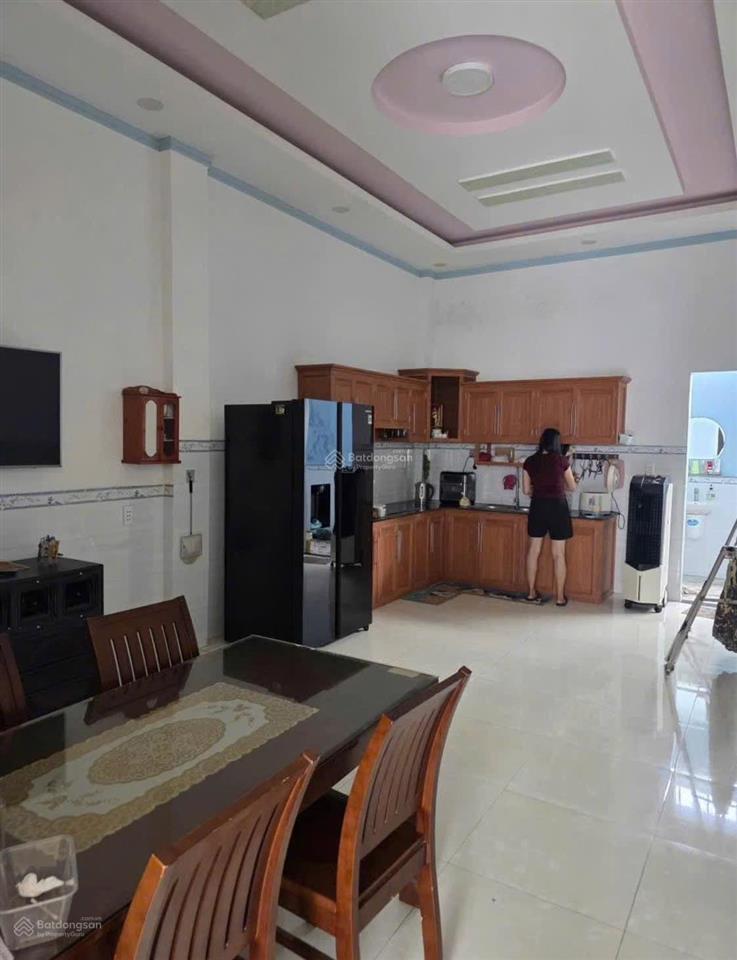 Nhà phố nằm gần kdc phong phú 4  bình chánh.