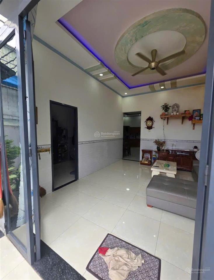 Nhà phố nằm gần kdc phong phú 4  bình chánh.