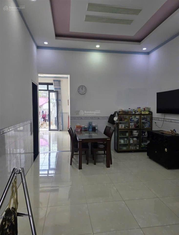 Nhà phố nằm gần kdc phong phú 4  bình chánh.