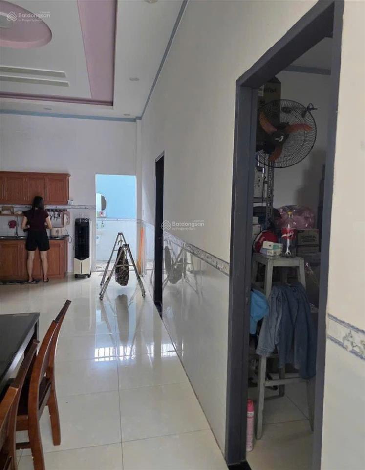 Nhà phố nằm gần kdc phong phú 4  bình chánh.