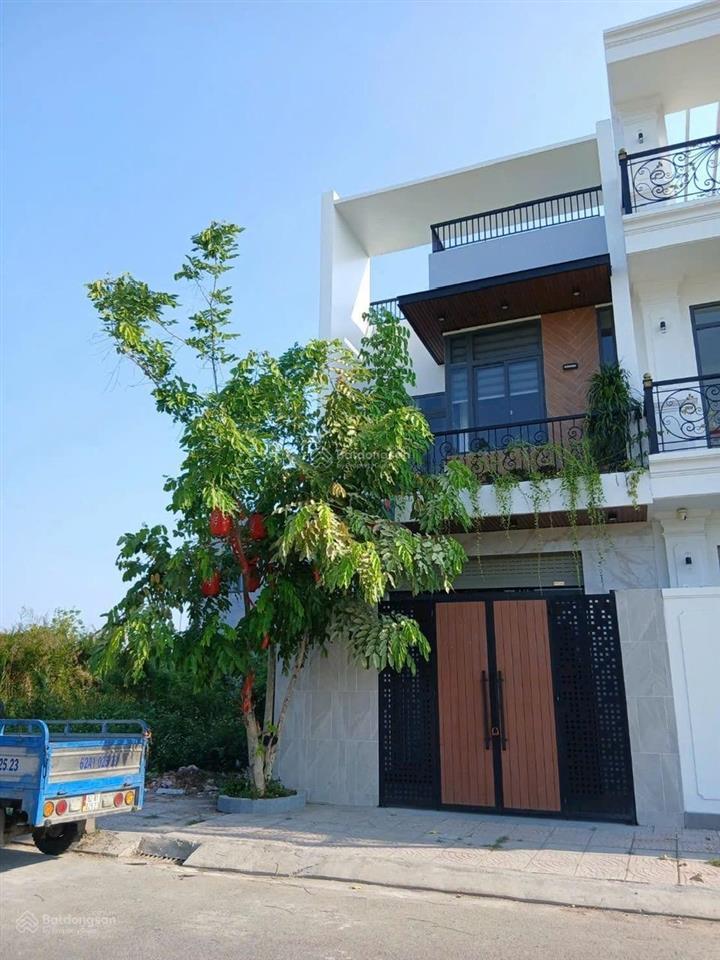 Nhà 1 trệt 1 lầu có sân thượng tại phước lâm, cần giuộc, long an.