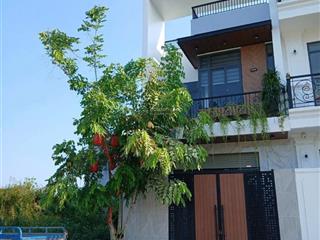 Nhà 1 trệt 1 lầu có sân thượng tại phước lâm, cần giuộc, long an.