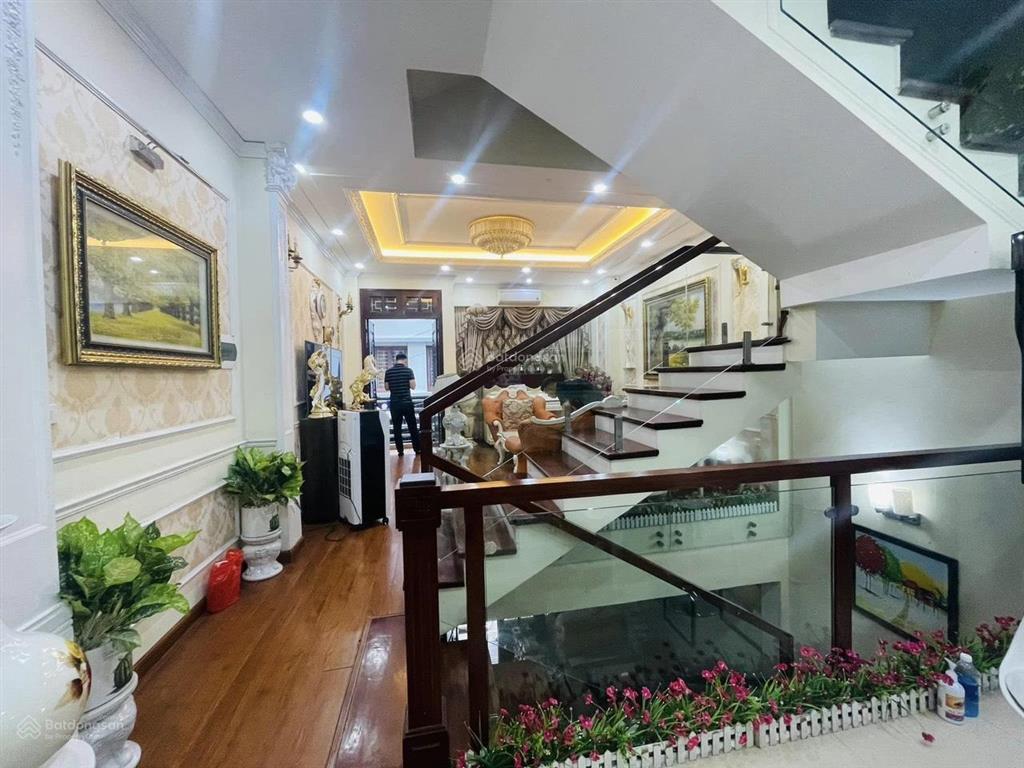 Gia chủ thiện chí bán gấp cần bán nhà phân lô  hai xe hơi tránh  phố nguyên hồng  ô tô  60m2