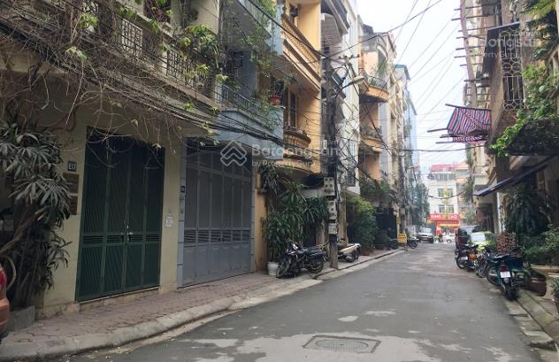 Chủ nhà cần bán rất gấp nhà phân lô  hai xe hơi tránh  phố lạc long quân  dt 80m2 5 tầng