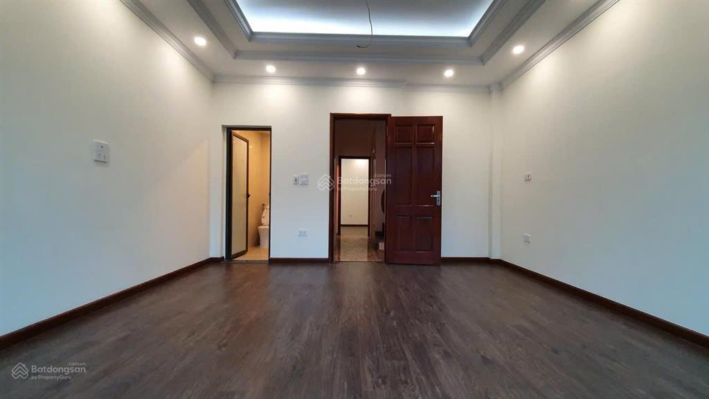 Chính chủ cho thuê nhà hoàng quốc việt  ngõ đậu 2 3 ô tô thoải mái 6 tầng thang máy  tiện làm vp