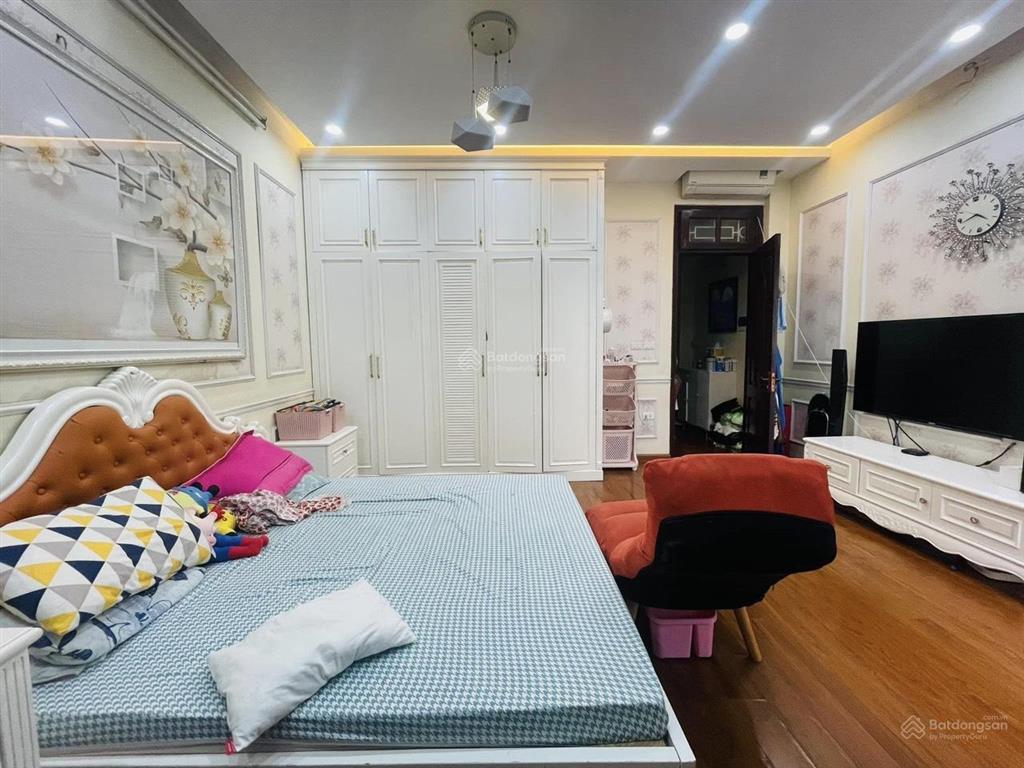 Gia chủ thiện chí bán gấp cần bán nhà phân lô  hai xe hơi tránh  phố nguyên hồng  ô tô  60m2